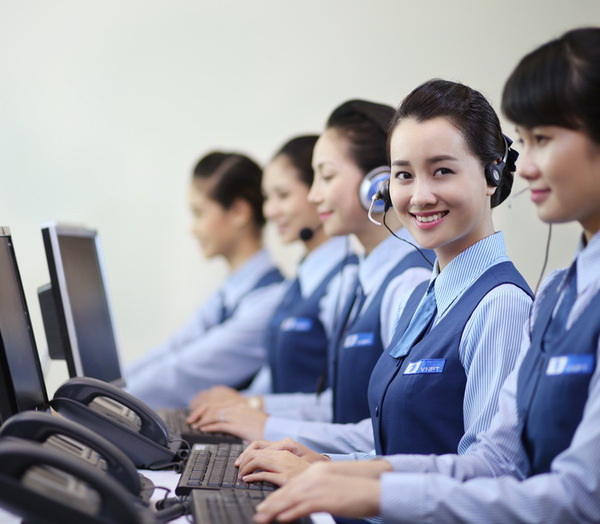 Nhân viên tổng đài sẵn sàng giải đáp mọi thắc mắc của khách hàng về các gói cước data 4G đã đăng ký