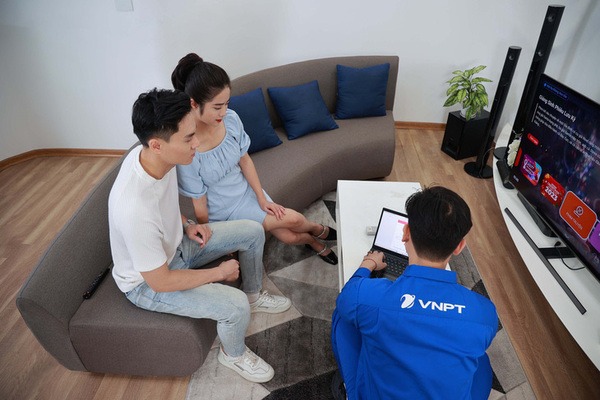 Sau khi khách hàng đăng ký, VNPT sẽ cử nhân viên kỹ thuật đến lắp đặt internet và hướng dẫn sử dụng tận nhà